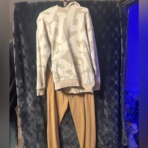 GAP Beige and Cream Men's Sweater